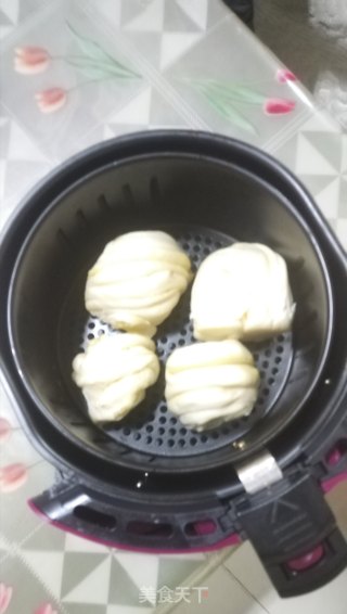 空气炸锅烤花卷的做法步骤：2