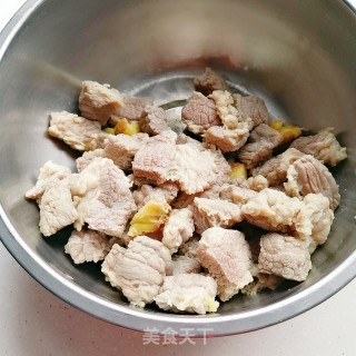 酱焖牛腩的做法步骤：4