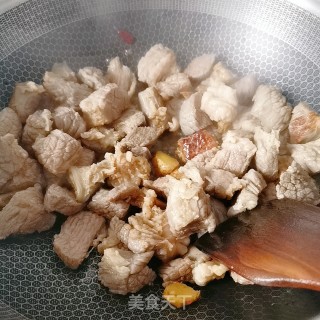 酱焖牛腩的做法步骤：5
