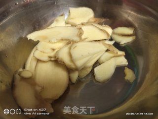 不用一滴油做的生姜啤酒焖嫩鸭的做法步骤：2