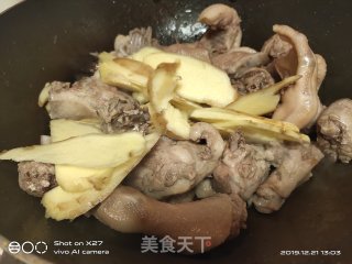 不用一滴油做的生姜啤酒焖嫩鸭的做法步骤：4