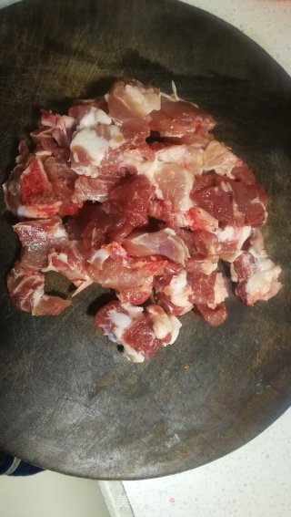 糖醋排骨的做法步骤：1