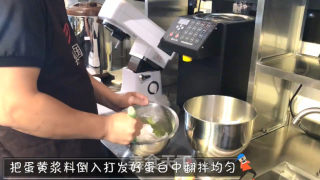 巧克力纸杯蛋糕的做法步骤：6
