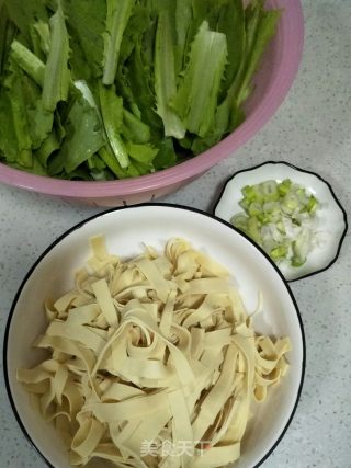 干豆腐炒油麦菜的做法步骤：4