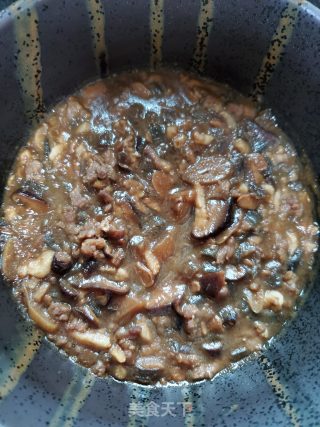 香菇肉酱汤面的做法步骤：2