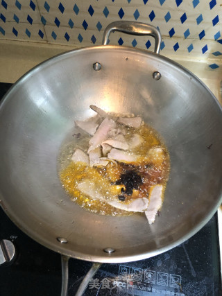 香蒜苗回锅肉的做法步骤：4