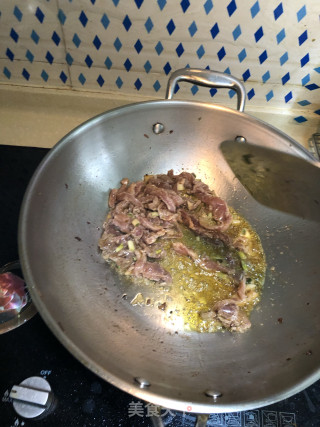 韭黄胡萝卜炒牛肉的做法步骤：3