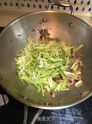 韭黄胡萝卜炒牛肉的做法步骤：4