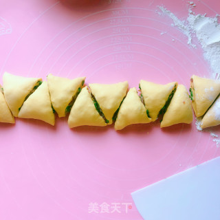 南瓜腊肠花卷的做法步骤：4