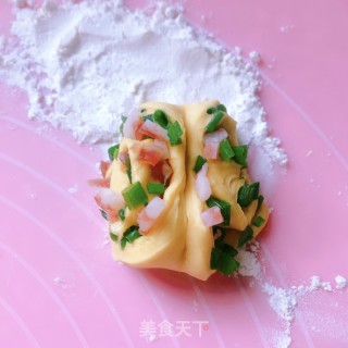 南瓜腊肠花卷的做法步骤：7