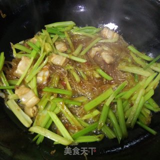 芹菜炒粉条的做法步骤：6