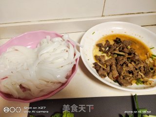 肉片炒河粉的做法步骤：1