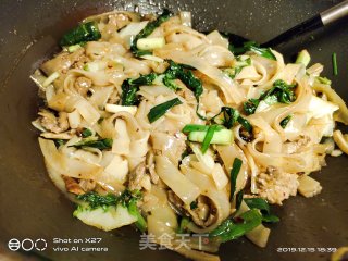 肉片炒河粉的做法步骤：7