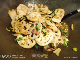 培根炒藕片的做法步骤：4