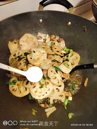 培根炒藕片的做法步骤：6