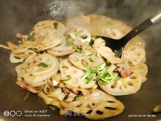 培根炒藕片的做法步骤：7