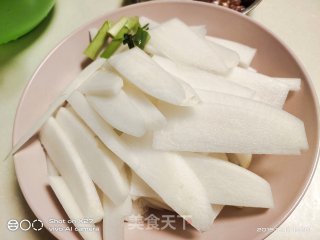 五花肉烧萝卜的做法步骤：1