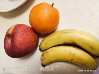 草莓苹果香蕉沙拉的做法步骤：2