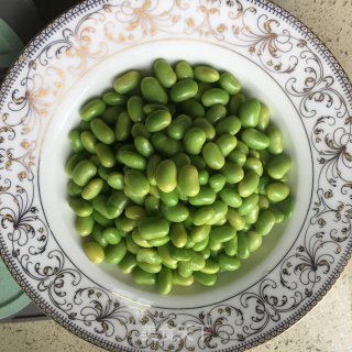鸡丁炒时蔬的做法步骤：2