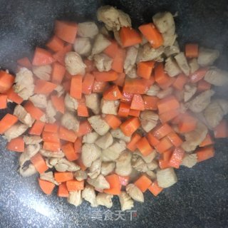 鸡丁炒时蔬的做法步骤：4