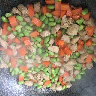 鸡丁炒时蔬的做法步骤：5