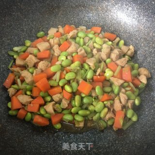 鸡丁炒时蔬的做法步骤：8