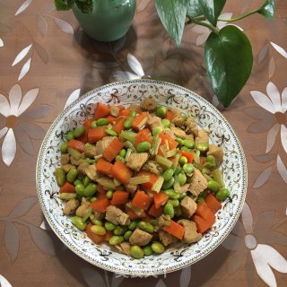 鸡丁炒时蔬的做法步骤：9