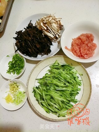 木耳肉丝手擀卤面的做法步骤：4
