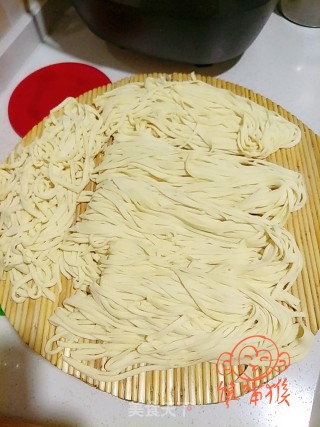 木耳肉丝手擀卤面的做法步骤：12