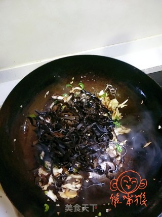 木耳肉丝手擀卤面的做法步骤：18