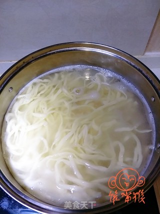 木耳肉丝手擀卤面的做法步骤：25