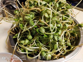 培根炒黑豆芽的做法步骤：1