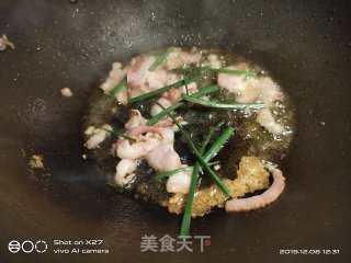 培根炒黑豆芽的做法步骤：3