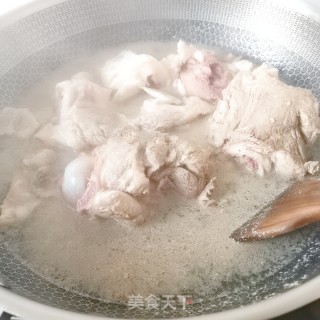 棒骨汤的做法步骤：3