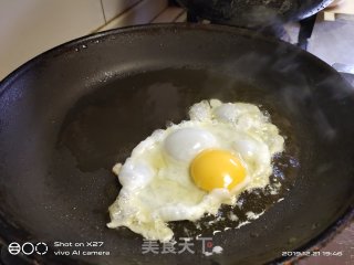 鸡蛋奶酪汉堡的做法步骤：2