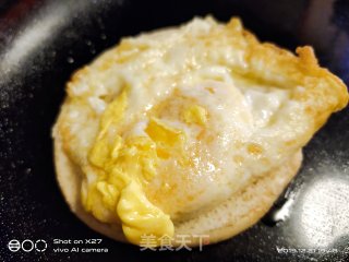 鸡蛋奶酪汉堡的做法步骤：4