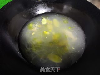白菜菌菇煮年糕的做法步骤：2