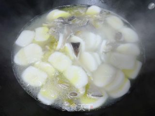 白菜菌菇煮年糕的做法步骤：6