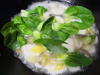 白菜菌菇煮年糕的做法步骤：7