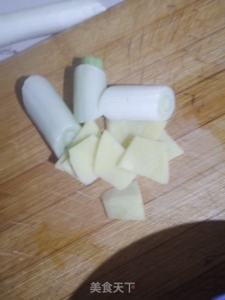 油焖大虾的做法步骤：1