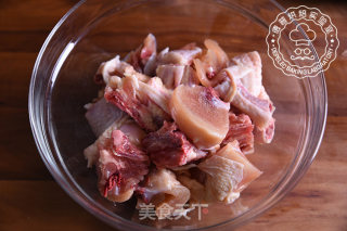 木耳香菇蒸鸡的做法步骤：1