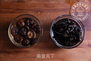 木耳香菇蒸鸡的做法步骤：3