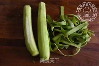 虾仁丝瓜筒的做法步骤：1
