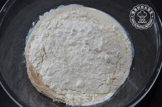 香草牛奶面包的做法步骤：1