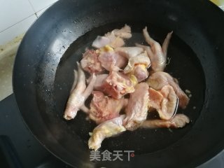 白果山药炖土鸡的做法步骤：1
