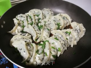 牛肉荠菜煎饺的做法步骤：10