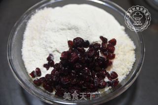 巧克力椰蓉蔓越莓月饼的做法步骤：4