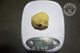 巧克力椰蓉蔓越莓月饼的做法步骤：5