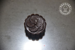 巧克力椰蓉蔓越莓月饼的做法步骤：9