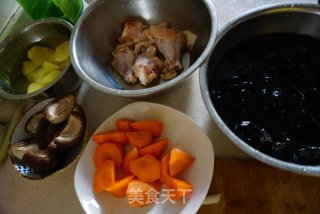 杂炖鸡翅根的做法步骤：2